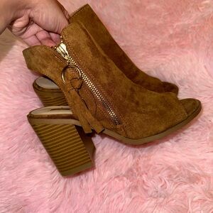 tan heels